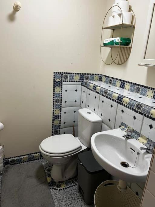 Milton Keynes Central Apartment Flat With Kitchen, Large Bed, Park View & Parking, 1 Minute Walk To Mk City Centre, Shops, Malls, Restaurants & Attractions, 8 Minutes From Hospital Eksteriør bilde